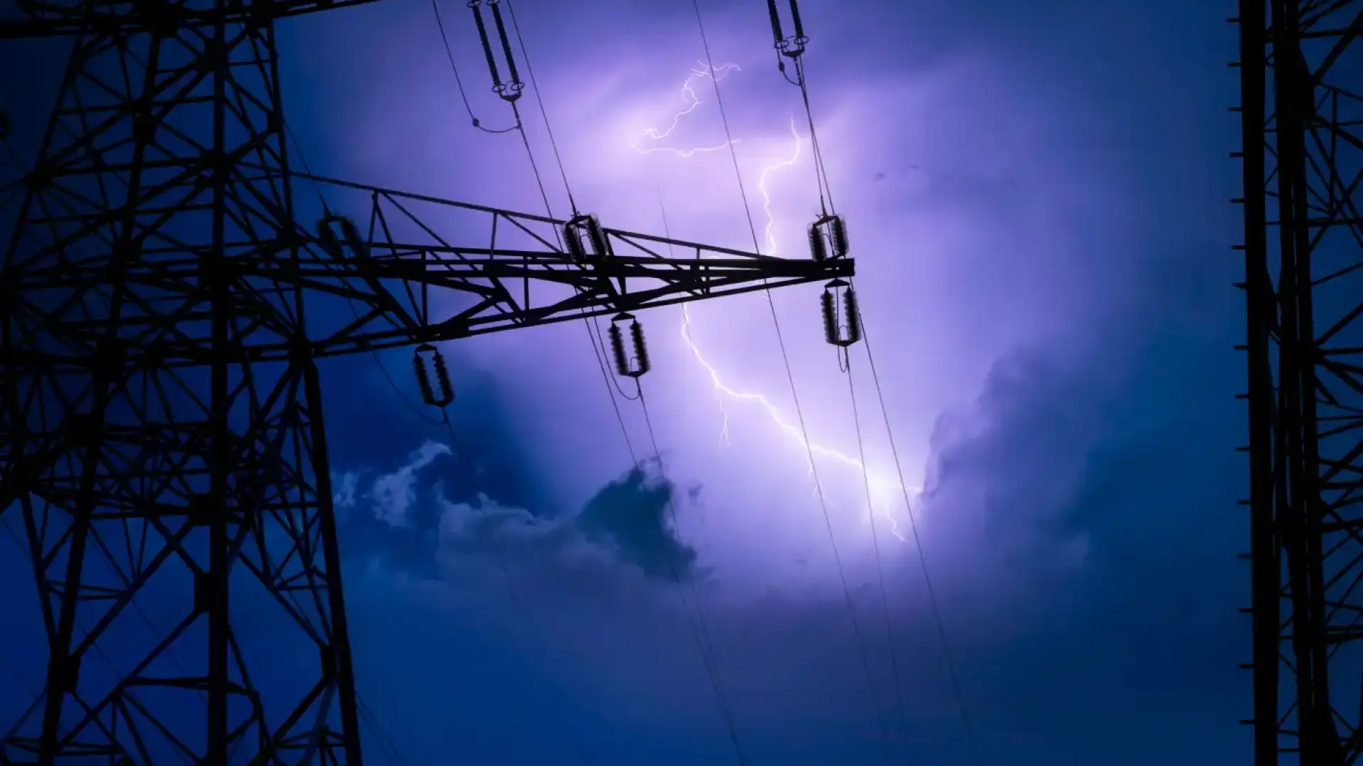 Драстичен скок на тока за бизнеса, цените скочиха с 22% за ден