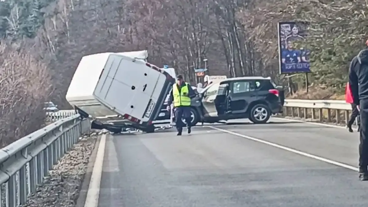 Затвориха прохода Предела заради тежка катастрофа Снимки