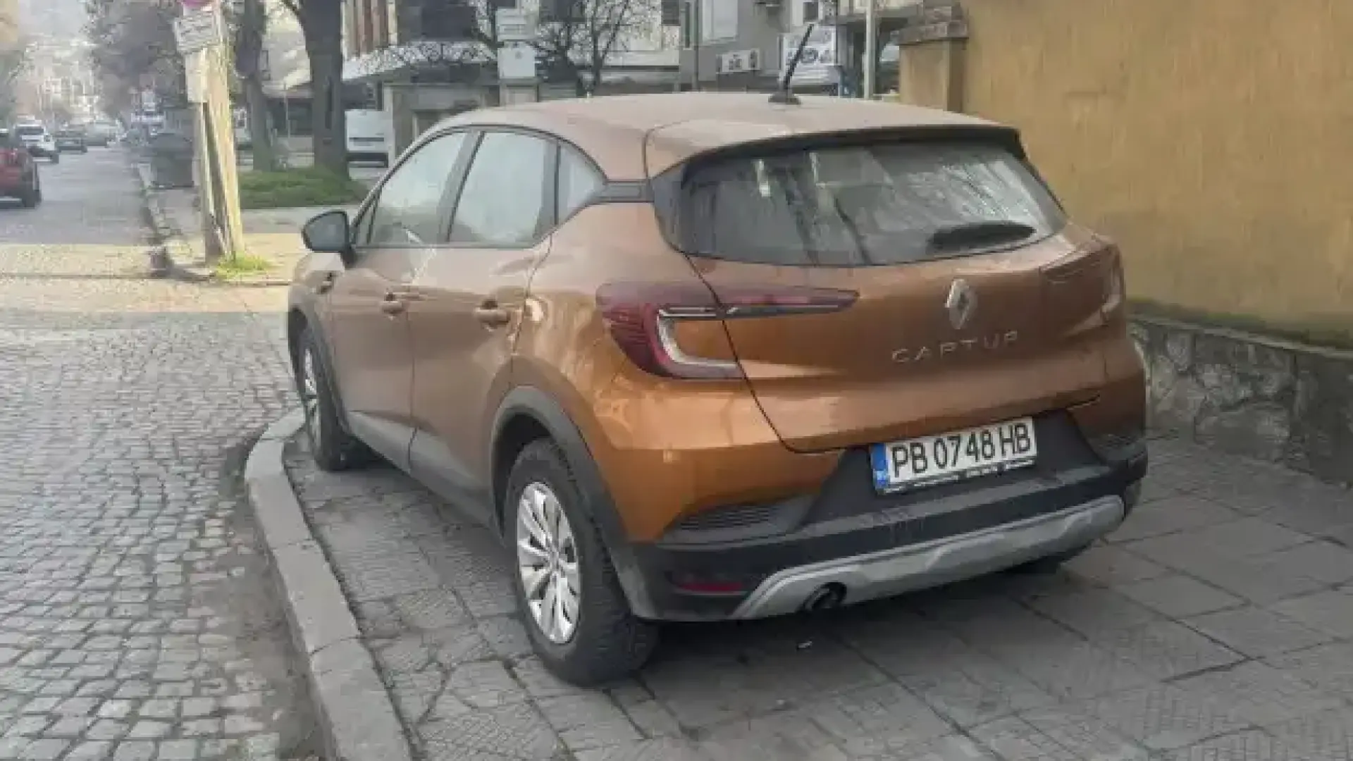 Нагъл чичак мутрее в Пловдив, плаши със саморазправа Видео