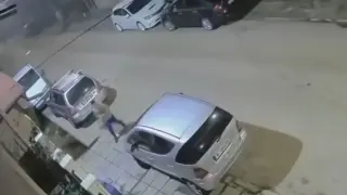 Крадец по потник в мразовита нощ отмъкна мерцедес в Монтана Видео