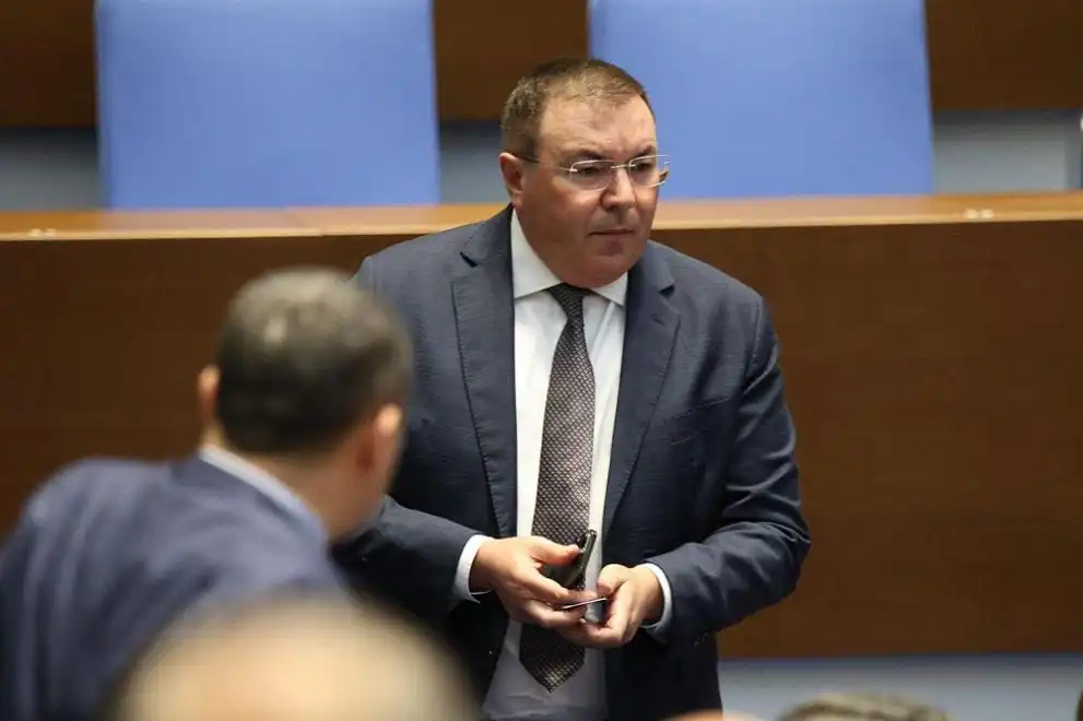 Проф. Ангелов върна Асен Василев в 7 клас