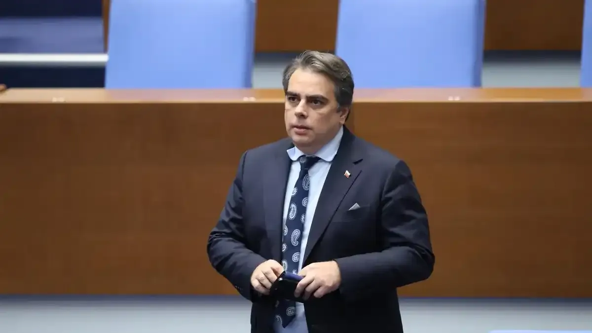 Асен Василев разчете плана на Радев, посочи точната дата за изборите