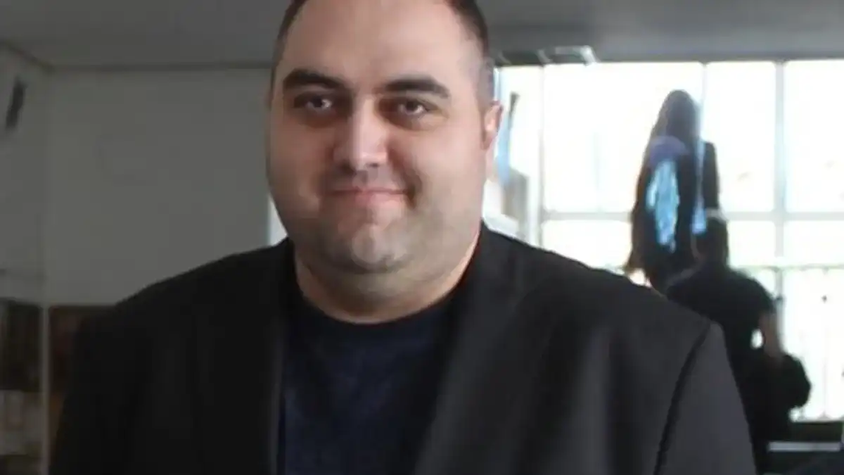 Директорът воайор напуска ареста след драма в съдебната зала