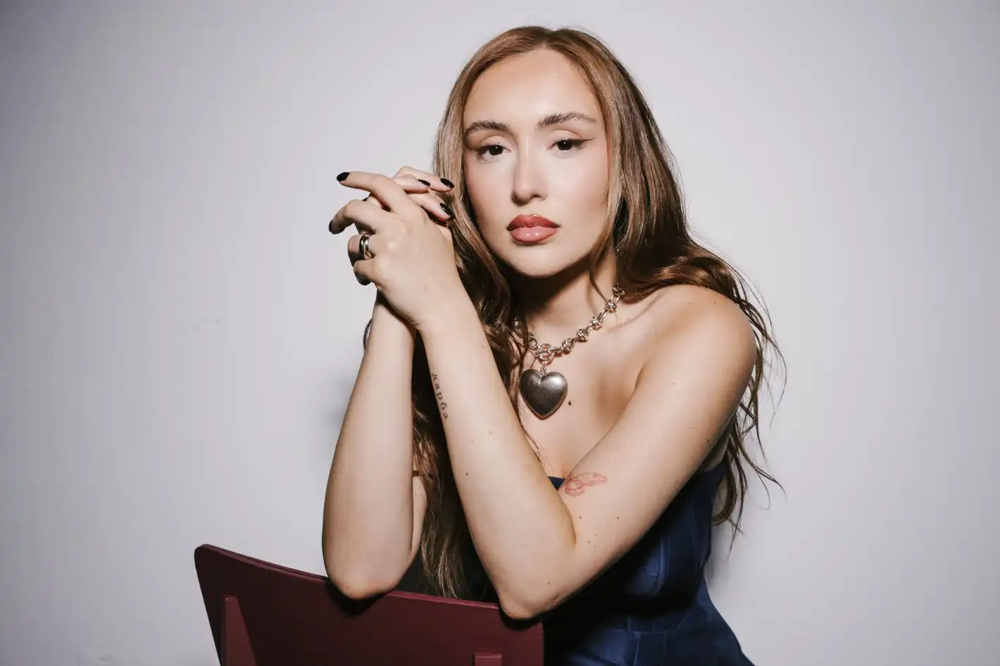От София до Billboard: Дара Екимова зад K-pop успеха „Stunner“