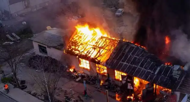 След като потопът в Царево отнесе касата му, сега голям пожар унищожи автосервиза му