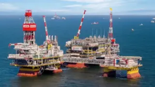 Украински дронове удариха платформа на "Лукойл" в Каспийско море