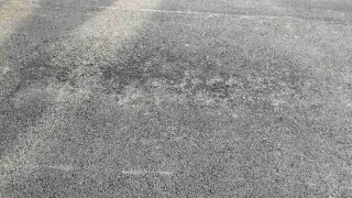 Възмущение: Асфалт на два дни в Асеновград, а вече се рони