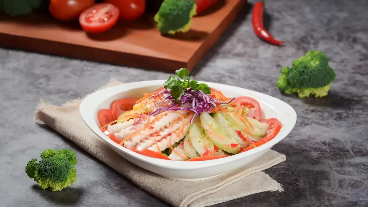 6 лесни рецепти за новогодишни салати, които впечатляват с вкус и визия Снимки