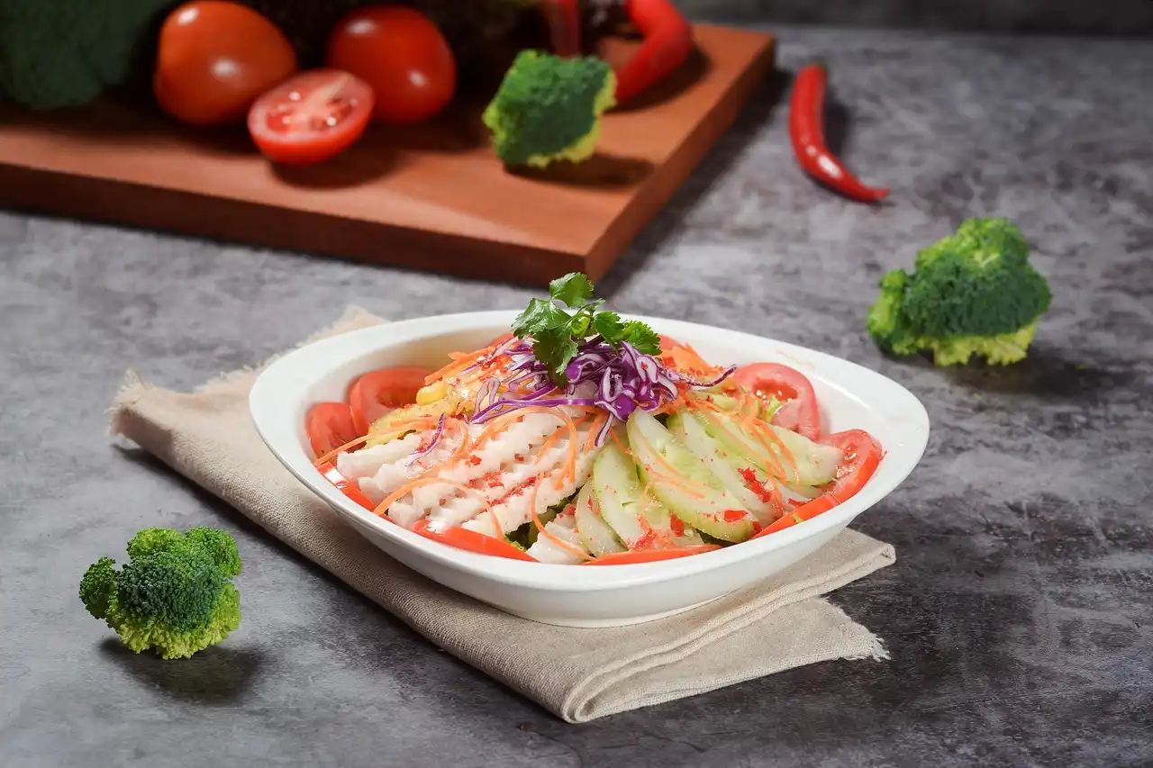 6 лесни рецепти за новогодишни салати, които впечатляват с вкус и визия Снимки