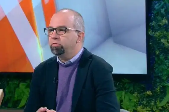 Първан Симеонов полегна като пудел в краката на Радев!