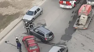 Тежка катастрофа в Пловдив: Пожарна и линейка са на място Снимки