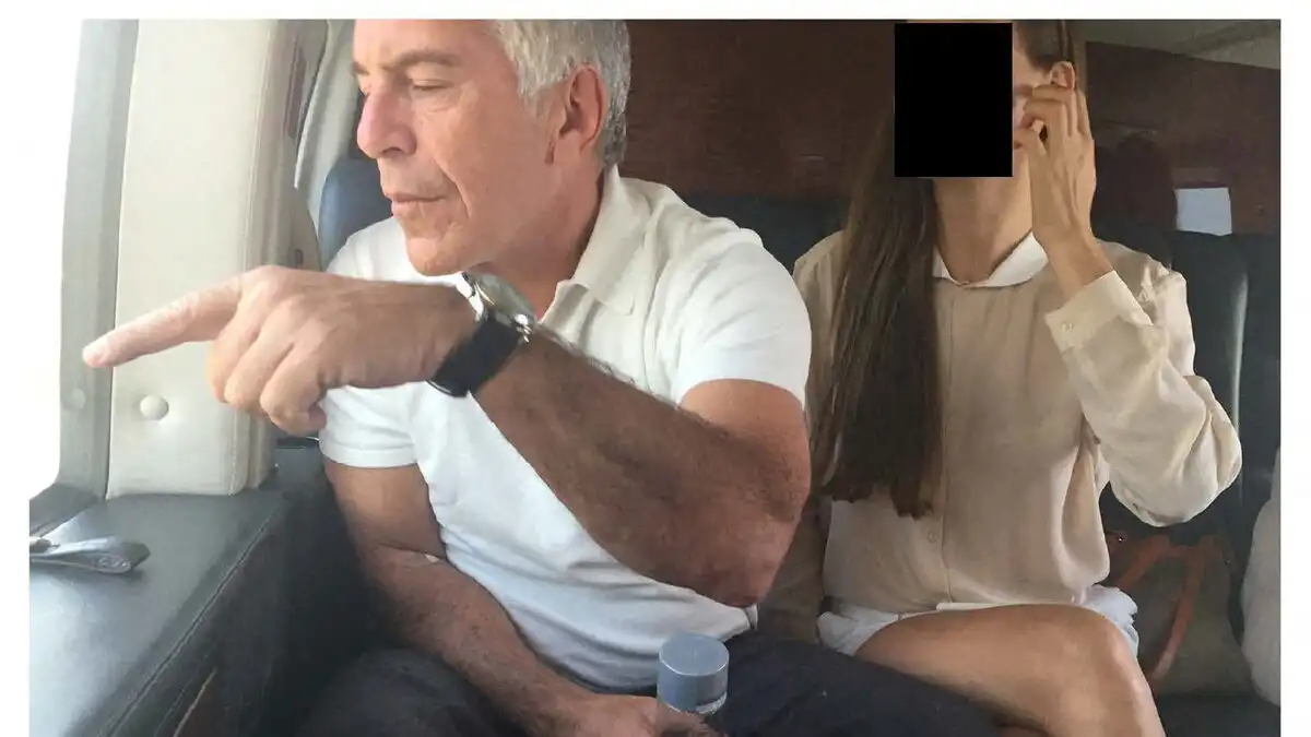 "Колкото по-млади, толкова по-добре": 16-г. момиче намирало секс кукли за Епстийн и приятелчетата му