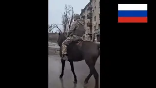 „Втората армия в света“: В мрежата показаха снимка как руснаците тръгват в атака на коне