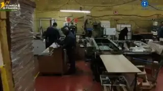 Заключиха бг измамници, въртели фабрика за цигари в Палермо!