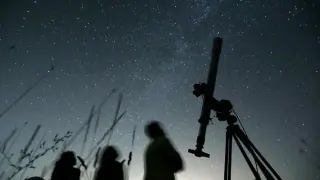 Небето над България се отваря за зрелище: последният метеорен дъжд за годината с пик на 22 декември
