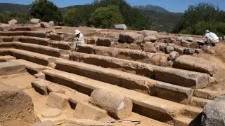 Откриха златни монети на 2400 години в двора на къща