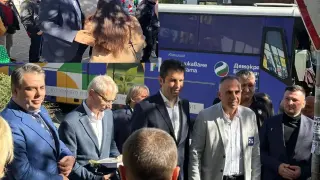 Дена и Асена в Кърджали! Съвет: Масовка и да рекат „безобразие“