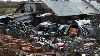 МВР показа разбитите нелегални автоморги с издирвани в Европа коли Видео
