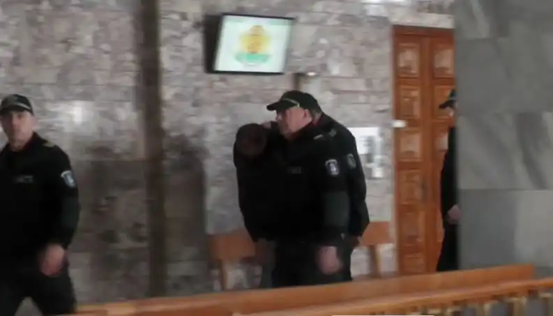 След 12 часа мъки! Съдът реши за двама от бандата на Стъкларя