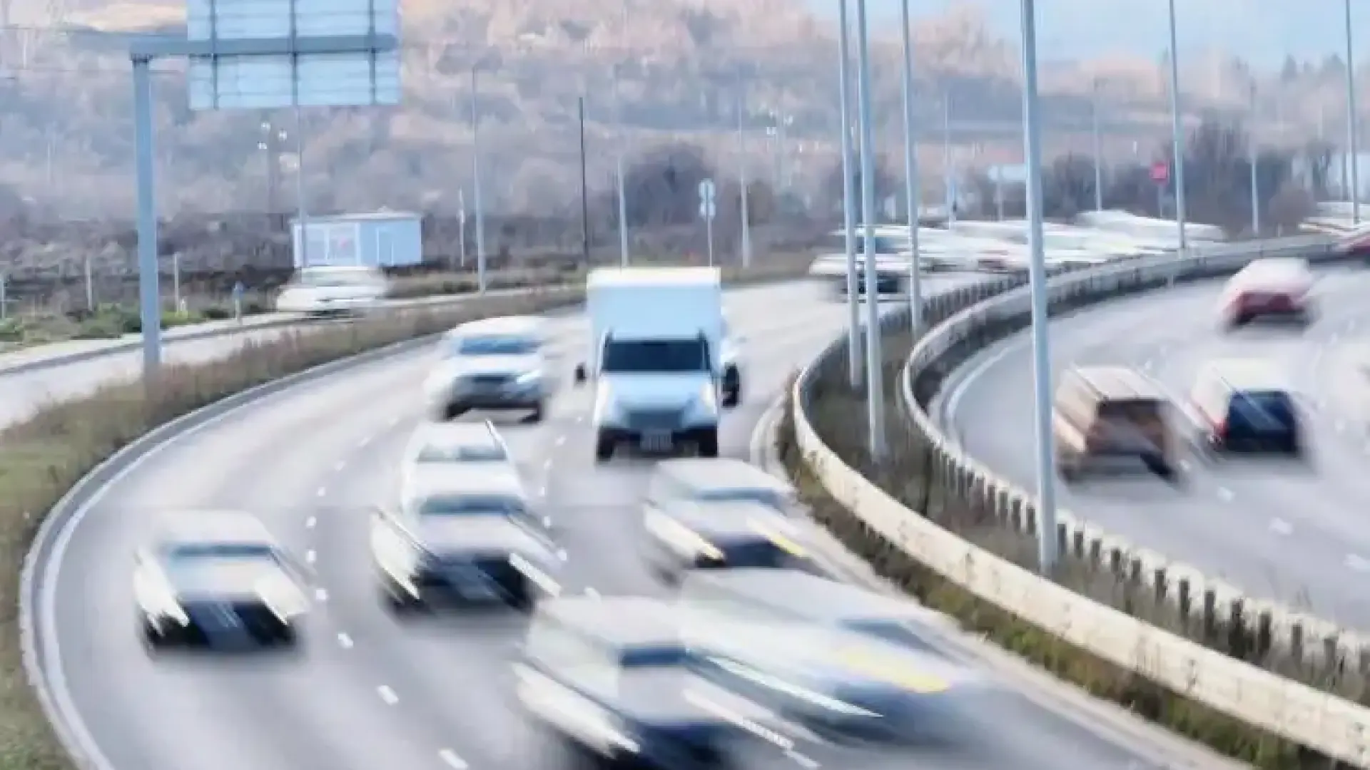 МВР: В цялата страна движението е спокойно, няма задръствания, но времето...