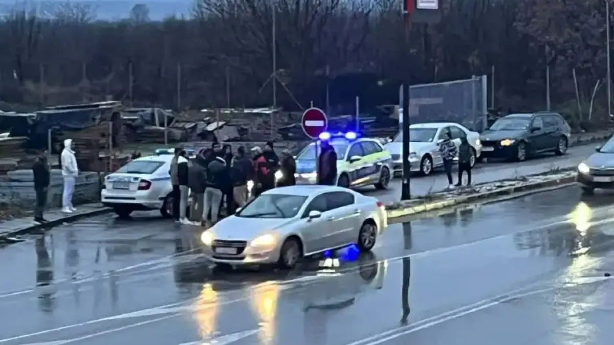 Тежка катастрофа в дъждовно Карлово, BMW излетя от пътя и... Снимки