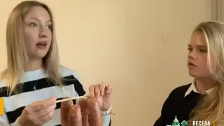 Дани и Люси сушат суджуци на балкона в Студентски град Видео