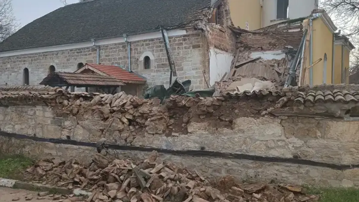 Рухна кула на църква във Видинско, токът в няколко населени места спря Видео
