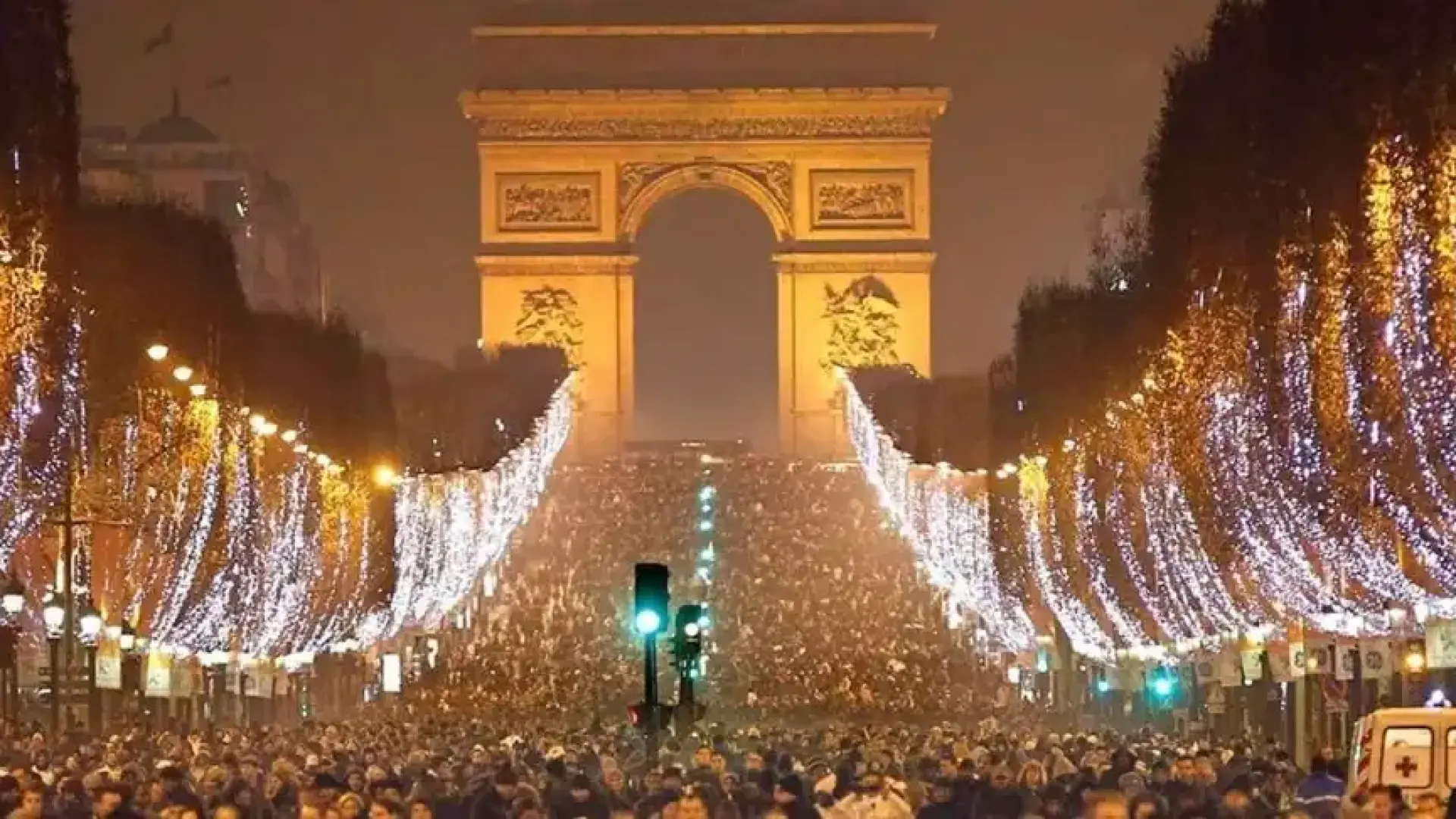 Ето как изглежда Париж по Коледа – съвети от първо лице Видео