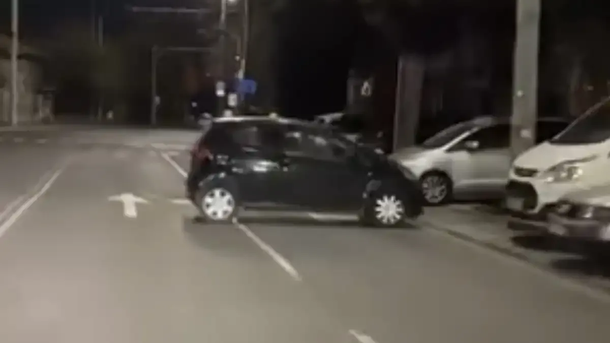 Бива да си некадърен шофьор, но този мина всякакви граници Видео