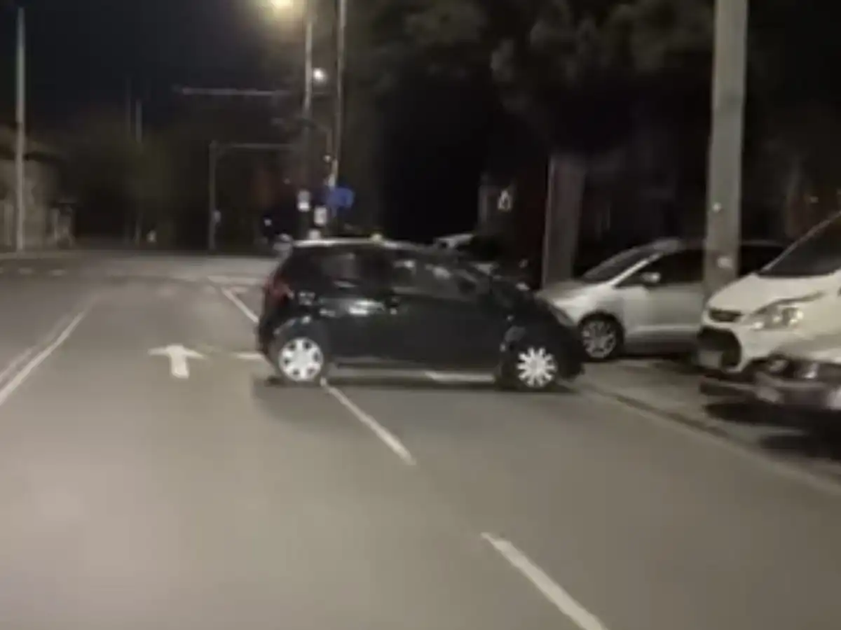 Бива да си некадърен шофьор, но този мина всякакви граници Видео