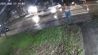 Само в Северозапада: Шофьор блъсна две момчета на пешеходна пътека, последвалото е фрапиращо Видео