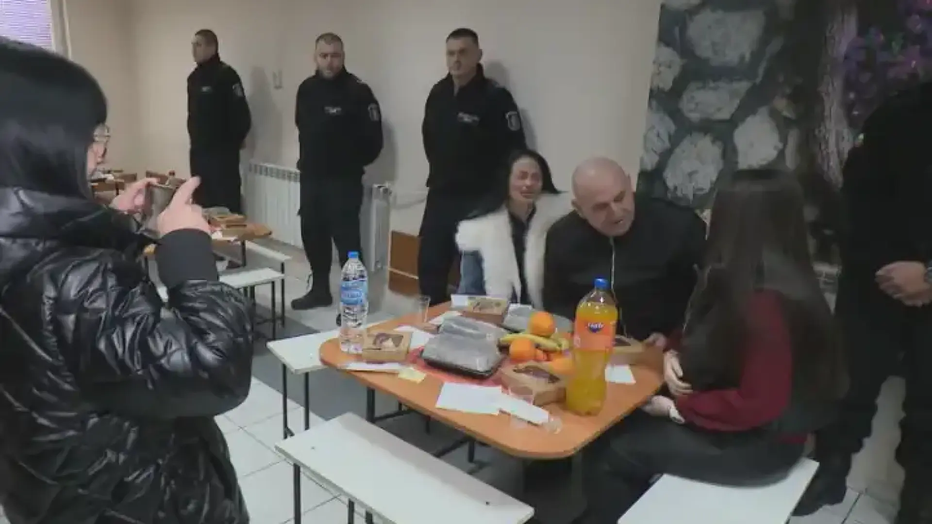 "Разбрах смисъла на решетките": Васил от "Килърите" за Коледата в затвора Видео