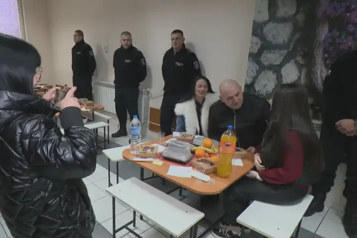 "Разбрах смисъла на решетките": Васил от "Килърите" за Коледата в затвора Видео