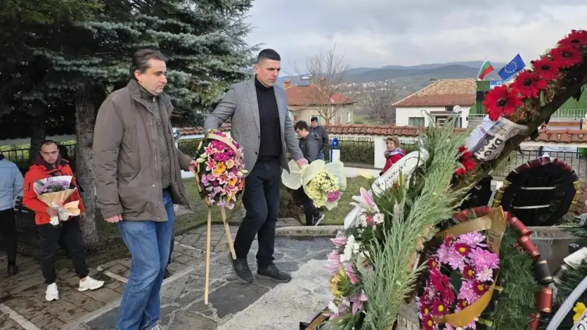 Метаморфозата на нагаждача: Тоталитарно ДНК – власт дори през трупове…