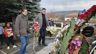 Метаморфозата на нагаждача: Тоталитарно ДНК – власт дори през трупове…