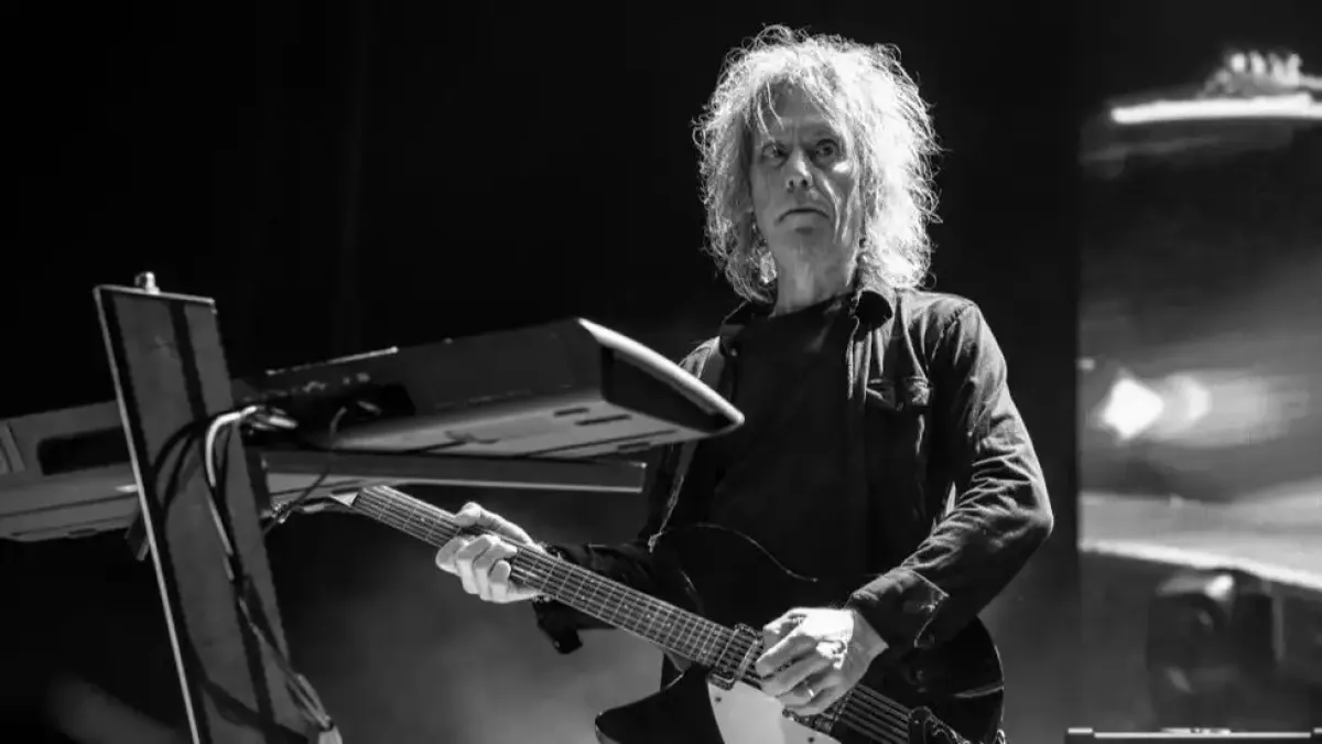 Почина Пери Бамонте от The Cure