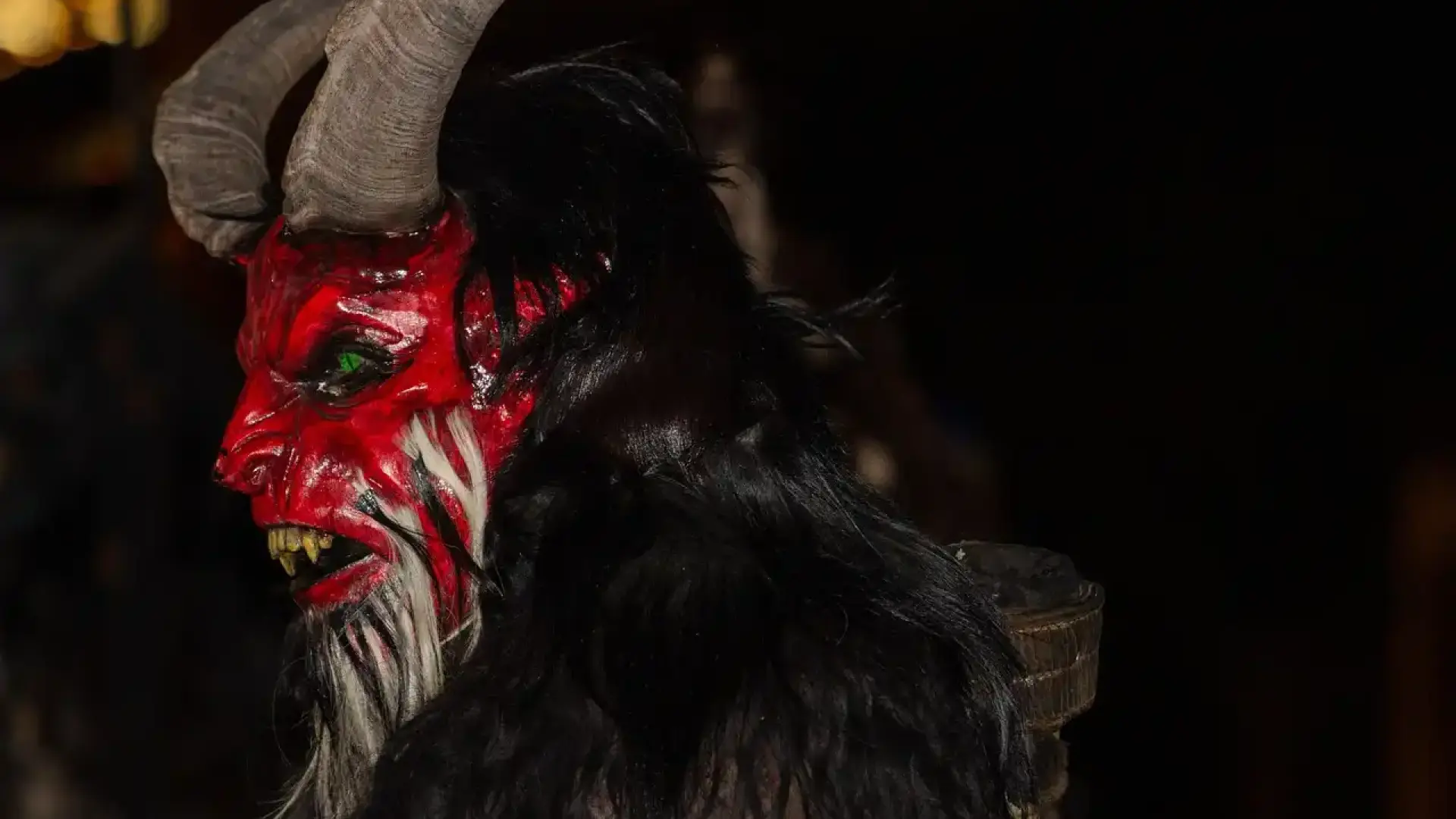 Тъмната страна на Коледа: Крампус, юлската котка и демоните, които наказват за отклонението от реда