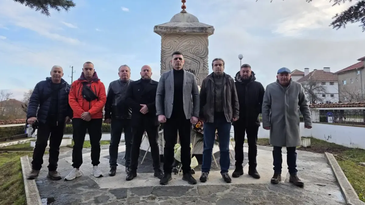 Костадинов за ПП-ДБ и "Величие": Еничари!