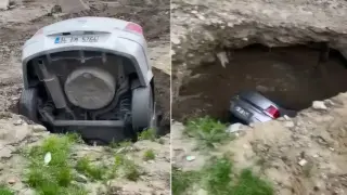 Земята се отвори и налапа цял автомобил в любим на българите град Видео