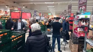 Магазините в този голям български град се пръскат по шевовете Снимки