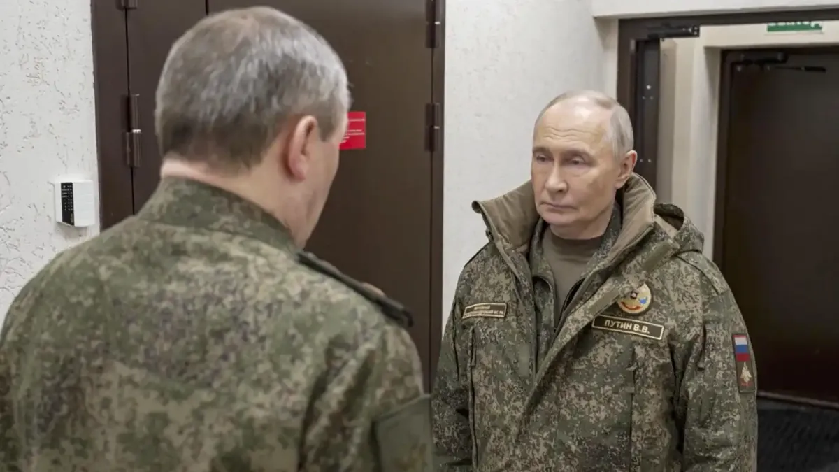 Путин се появи в Украйна във военна униформа