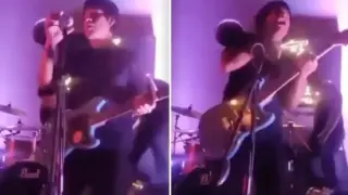 Певец получи токов удар по време на изпълнението си Видео 18+
