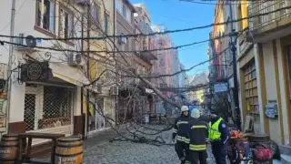 Стихията не спира! Опасно време помете Сопот и Асеновград, проход беше блокиран Снимки