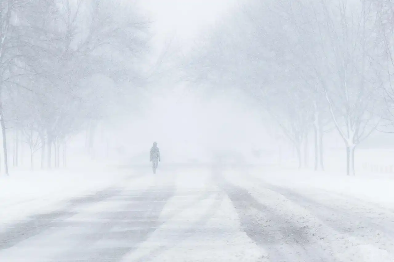 Зимата се завръща и ни връхлита със сняг и леден вятър в събота