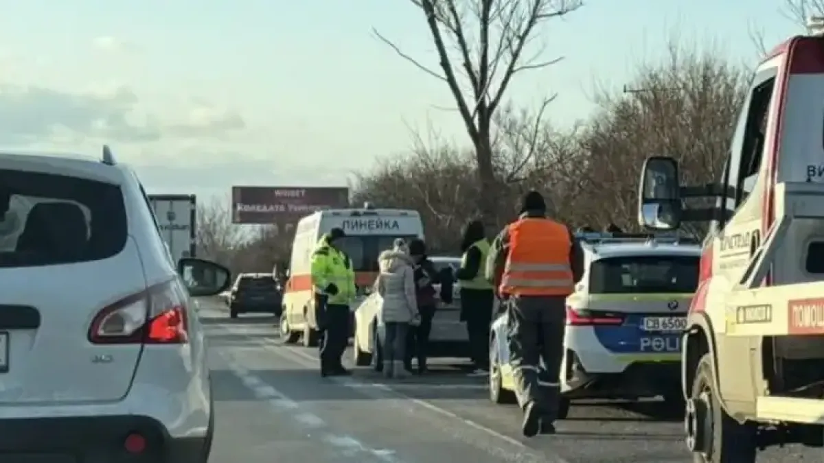 Инцидент на финалната права: Линейка и полиция са на 2-ри км на „Тракия“