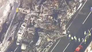 Видео от дрон показа щетите от бруталното верижното меле с над 50 коли