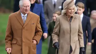 Забелязахте ли го? Тайният символ, който обединява британското кралско семейство по Коледа Снимки