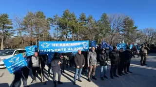В Минерални бани хората протестират срещу кмета, той вдигна данъците с 85%