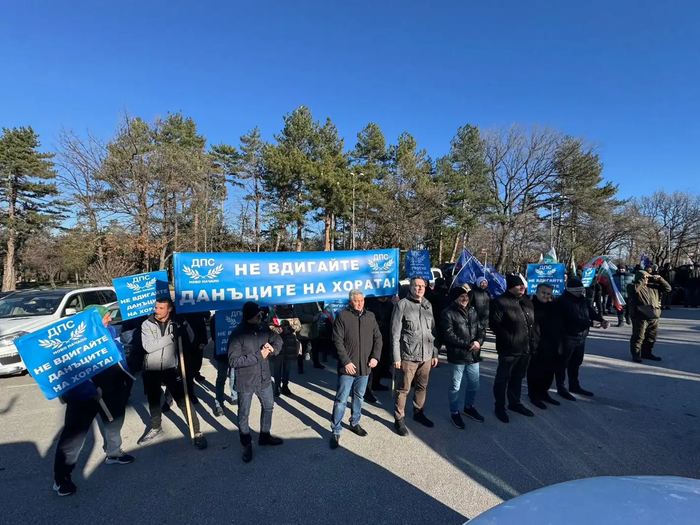 В Минерални бани хората протестират срещу кмета, той вдигна данъците с 85%