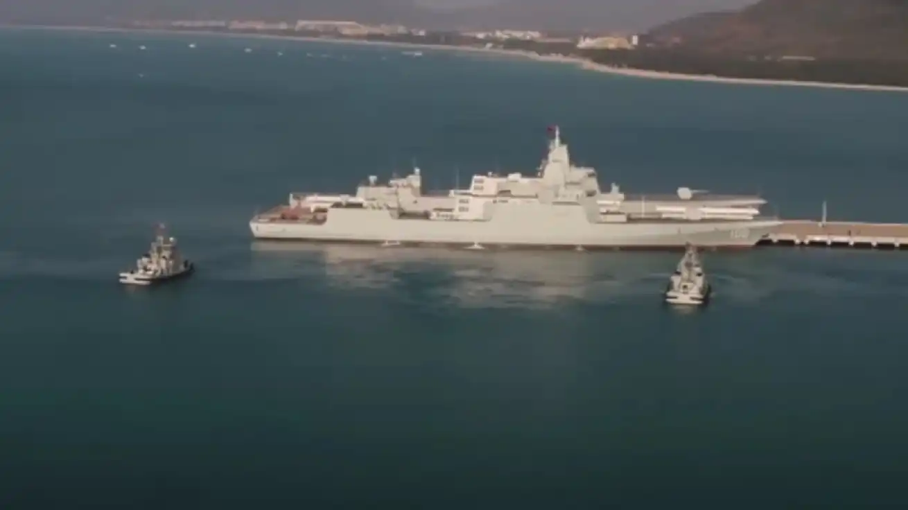 Китай показа хиперзвуковата си ракета YJ-20 в реален полет от разрушител Тип 055